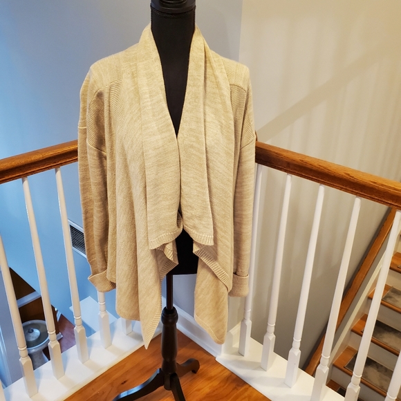 Sweater - Picture 4 of 4